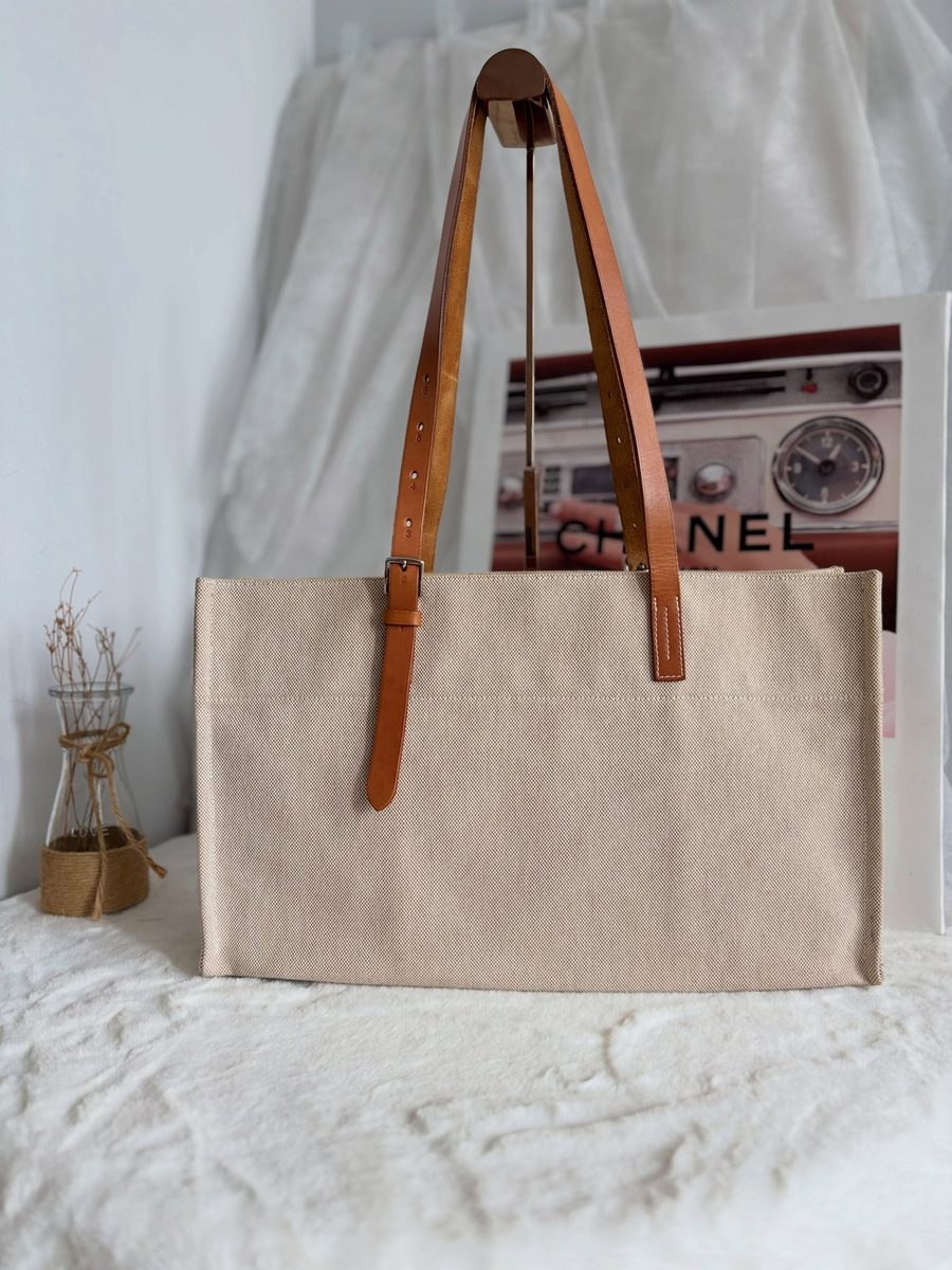 Hermès Toile Étrivière tote from the collection