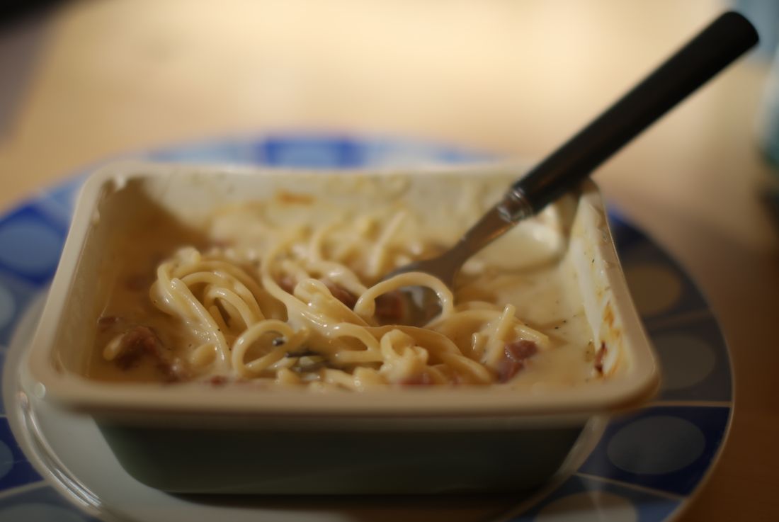 Spaghetti carbonara with cracked black pepper